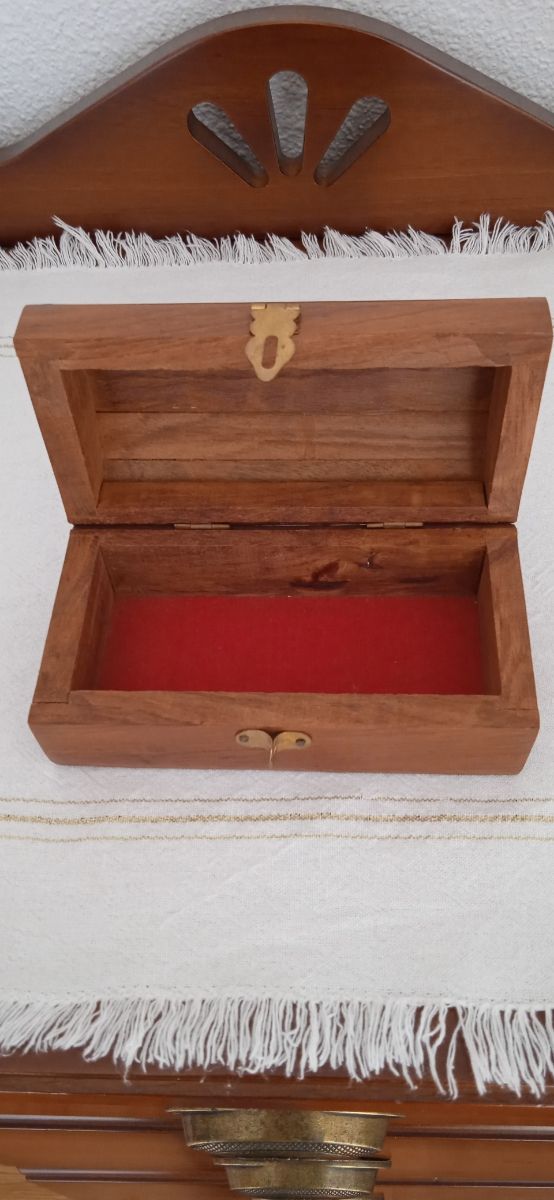 Scatola in legno intagliato - Portagioie