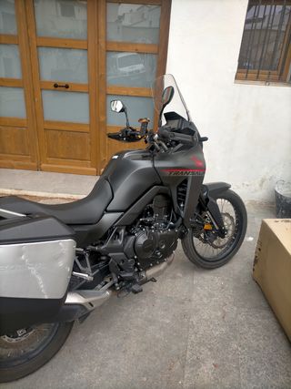 Honda Transalp XL750 - Moto