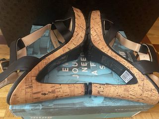 Sandalia tacón corcho, pulsera Mustang,caja origen