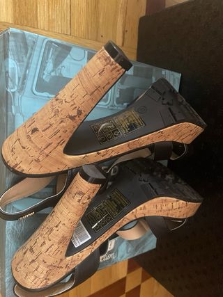 Sandalia tacón corcho, pulsera Mustang,caja origen