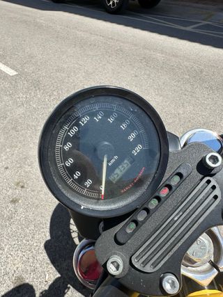 Harley Davidson Sportster 883 - Custom