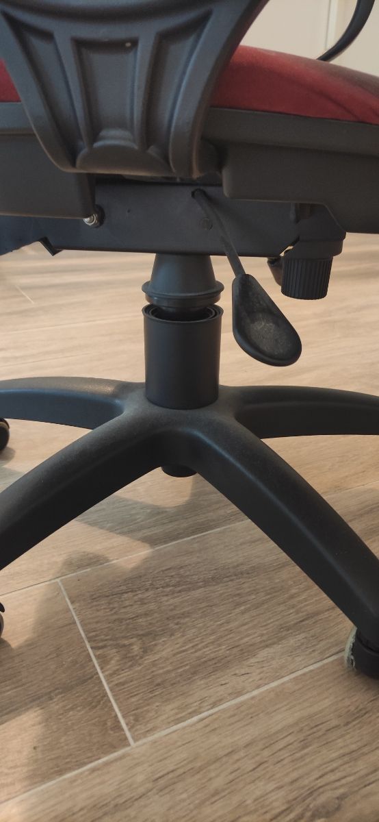 Sedia ufficio ergonomica rossa