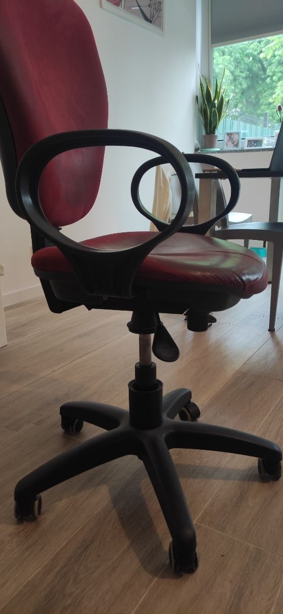 Sedia ufficio ergonomica rossa