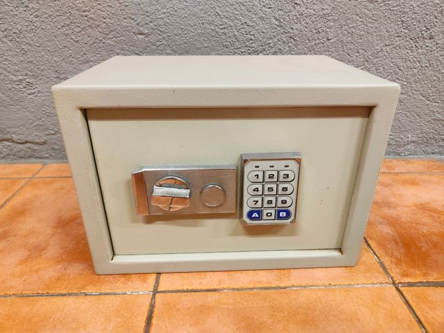 Caja fuerte de hierro