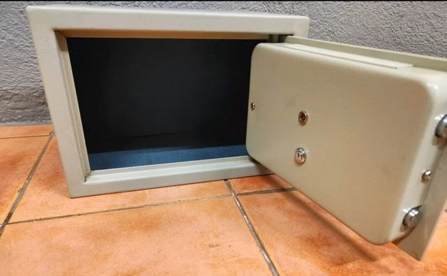 Caja fuerte de hierro