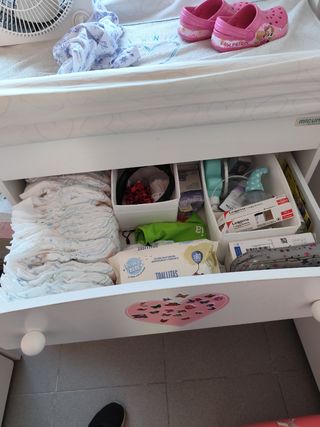 Comoda con bañera y cambiador de bebe