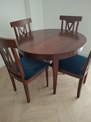 Mesa y sillas de comedor