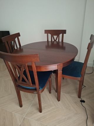 Mesa y sillas de comedor
