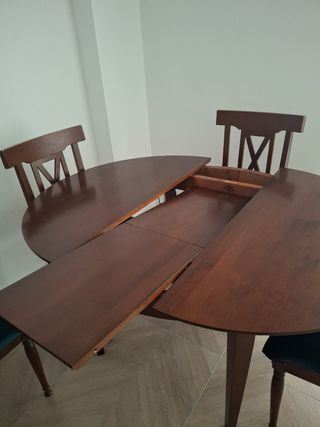 Mesa y sillas de comedor