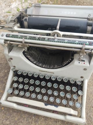 Máquina de escribir antigua