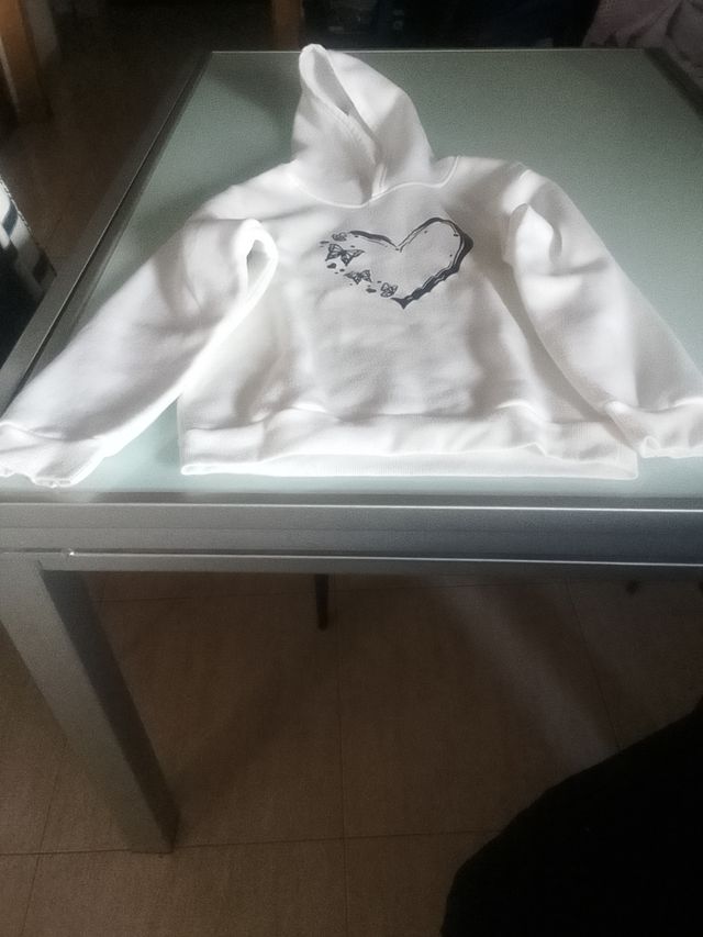 Sudadera niña con capucha.