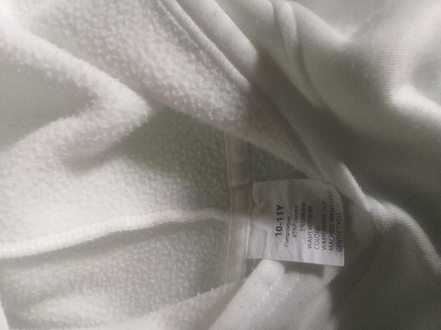 Sudadera niña con capucha.