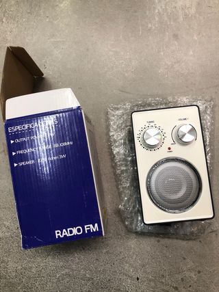 Radio FM Portátil - Blanco y Negro