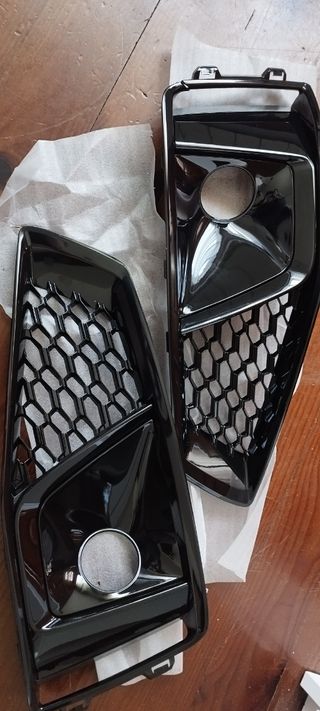 Parrilla frontal negra coche