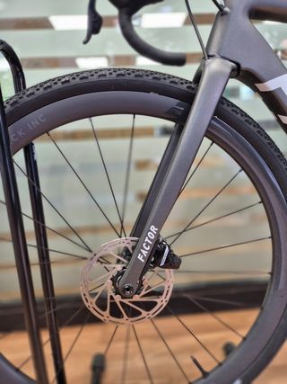 Bicicleta Factor Gravel LS.
