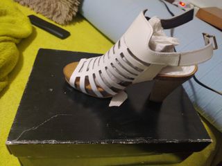 Sandalias blancas tacón alto