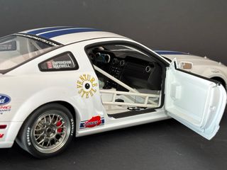 Ford Mustang GT FR500C autoart 1:18 de segunda mano por 175 EUR en
