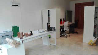 Alquiler oficina luminosa en Igara 