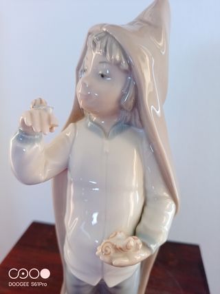 Niño Lladró con Caracoles