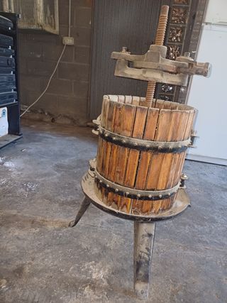 Prensa de vino antigua