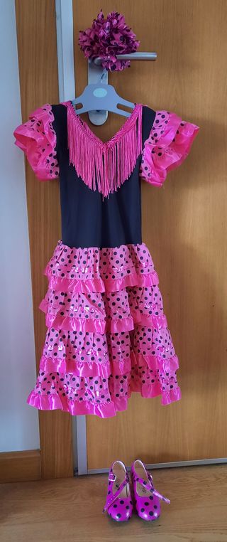 Bonito traje de sevillana niña 4 años.