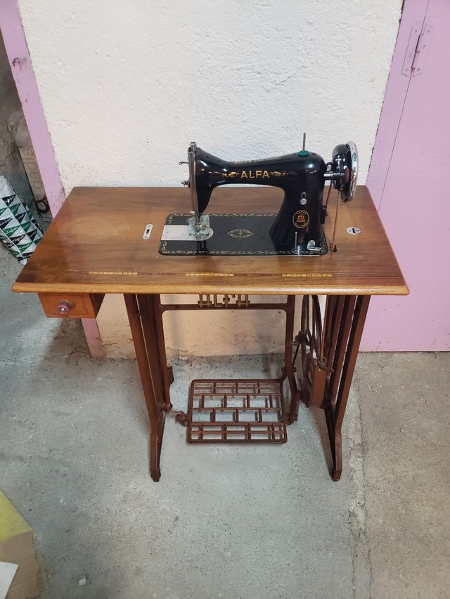 Máquina de coser Alfa