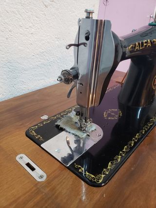 Máquina de coser Alfa