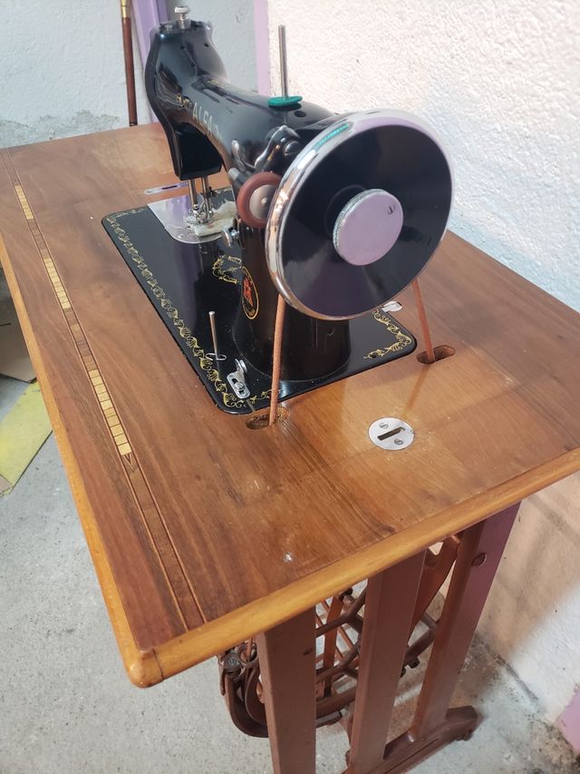 Máquina de coser Alfa