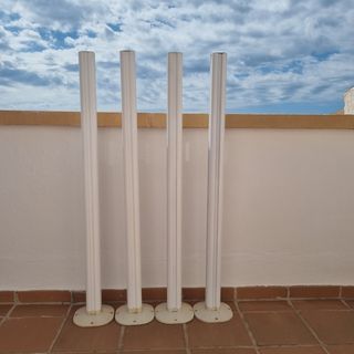 4 Postes aluminio blancos + las bases incluidas