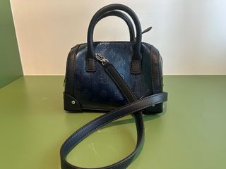 Bolso pequeño de Guess