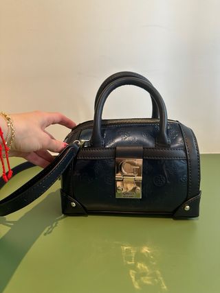 Bolso pequeño de Guess
