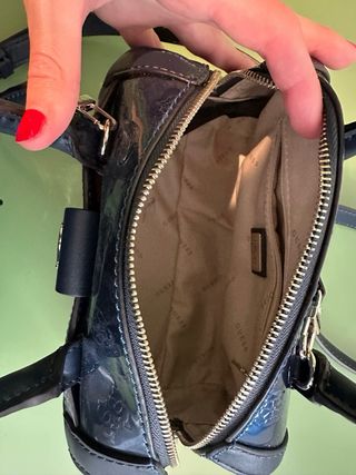 Bolso pequeño de Guess