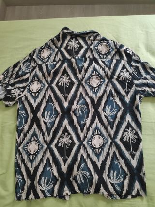 Camisa hawaiana Pull&Bear geométrica