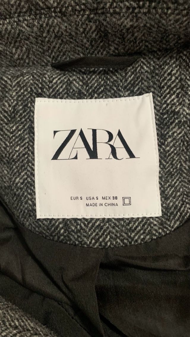 Gabardina gris de Zara