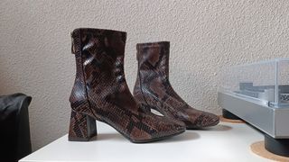 Botín cuero sintético serpiente mujer