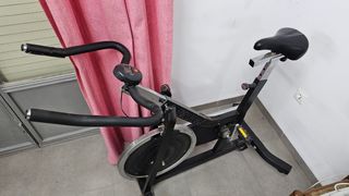 Banco scott y bicicleta spinning 