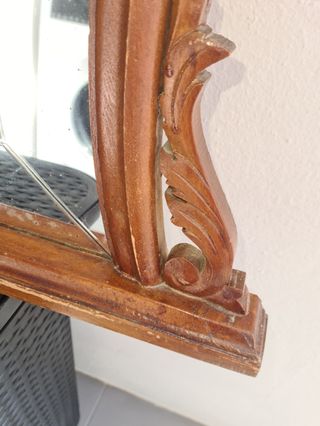 Espejo antiguo de madera para restaurar.