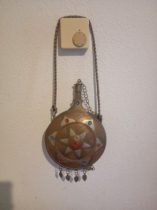 Cantimplora antigua de metal