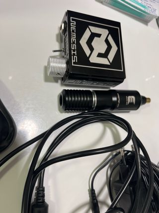 Maquina de tatuar y fuente de alimentacion