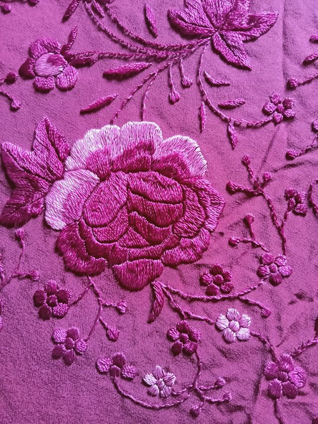 Mantón Manila buganvilla bordado a mano