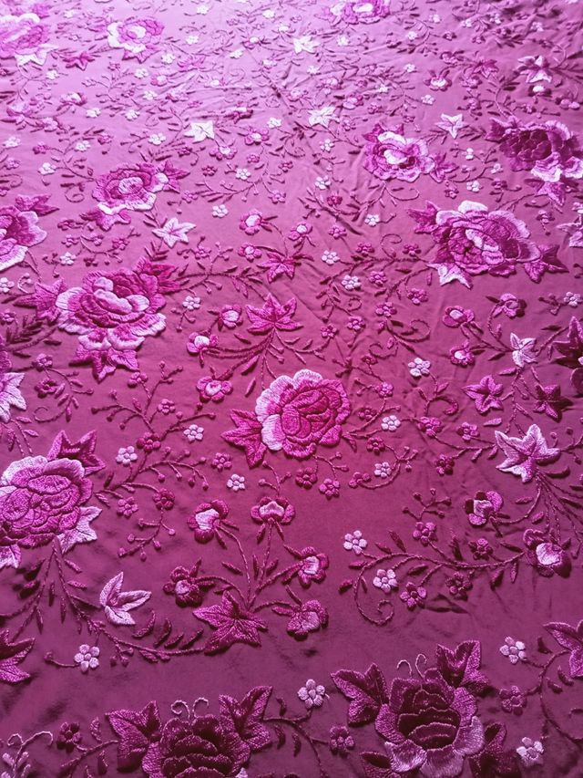 Mantón Manila buganvilla bordado a mano