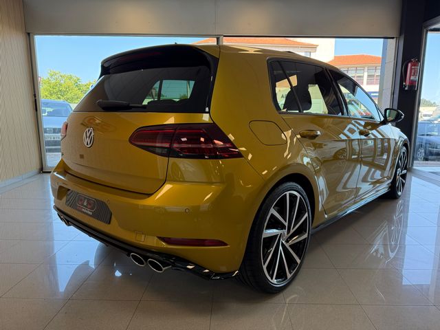 Volkswagen Golf R 4Motion
