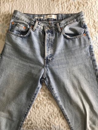 Pantalon  vaquero de chica . De mango . talla 36