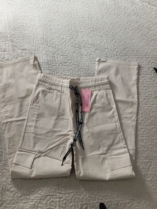 Pantalón nuevo con etiqueta 