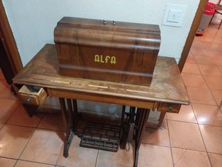 Maquina de Coser Antigua Alfa