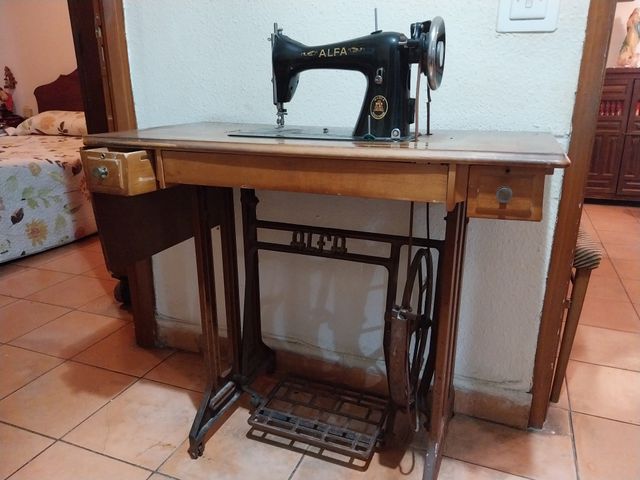 Maquina de Coser Antigua Alfa