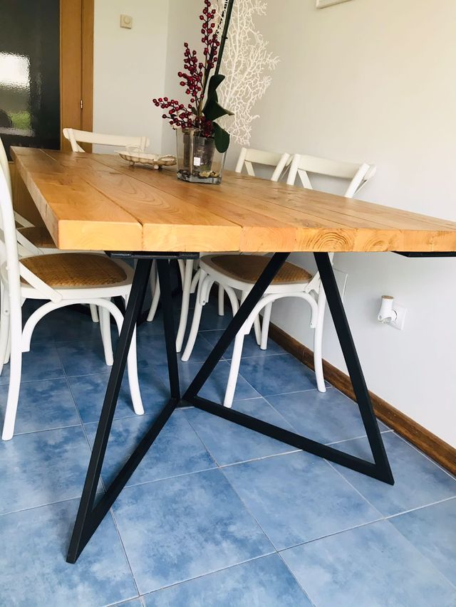 Tavolo da pranzo industriale in legno-metallo