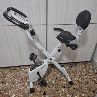 Cyclette pieghevole usata pochissimo. 