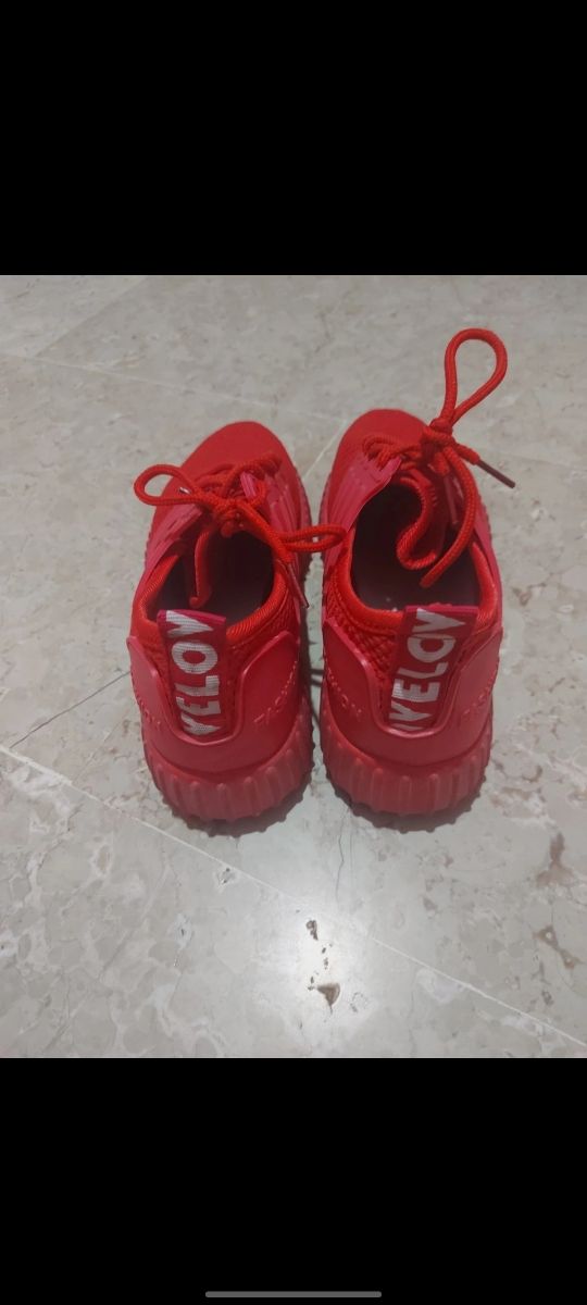 Zapatillas rojas casual