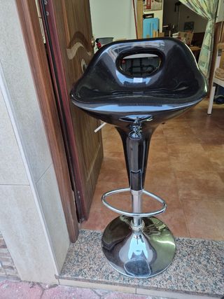 Taburete bar negro y plateado
